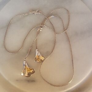 Avon Silvertone Calla Lily Necklace